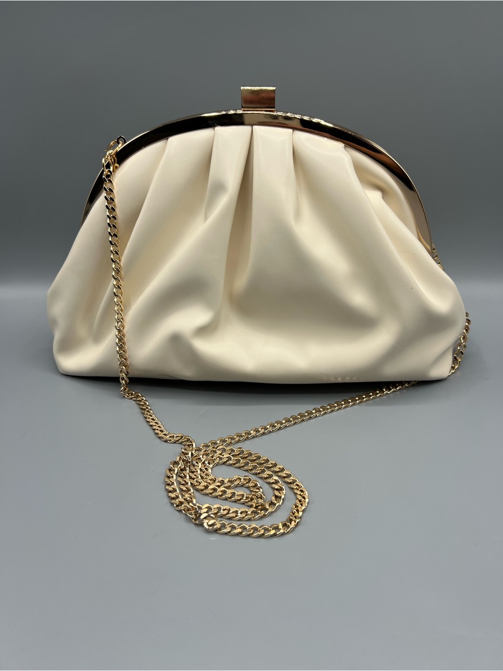 Jewel Badgley Mischka Cream Pleated Evening Clutch Gold Chain Formal Wedding Bag